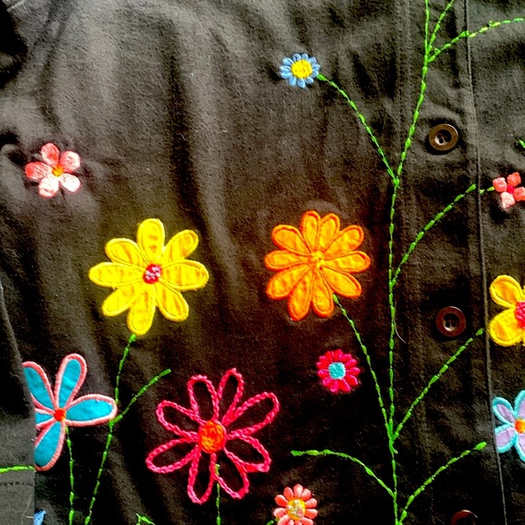 Michael Simon Lite blk w/ pretty spring flowers. 💯 cotton cardigan. Size Small - Picture 3 of 6